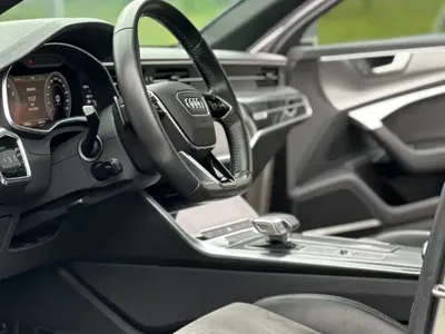 Audi A6L 2019, 108000 км, за 168800 CNY