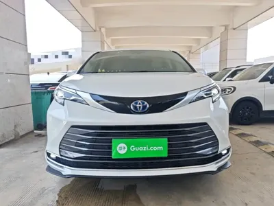 Toyota Sienna 2023, 72700 км, за 210100 CNY