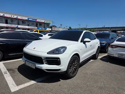 Porsche Cayenne 2022, 33315 км, за 97990000 KRW