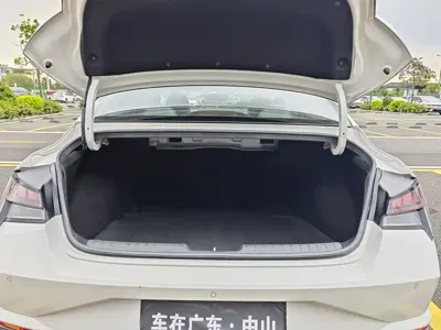 Hyundai Elantra 2022, 50000 км, за 59900 CNY - фото 26