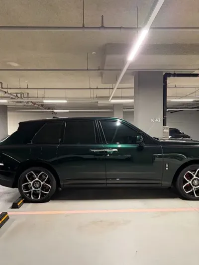 Rolls-Royce Cullinan 2023, 8100 км, за 585000000 KRW