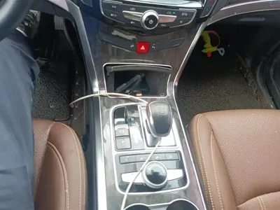 BYD Tang New Energy 2018, 143000 км, за 30900 CNY - фото 16