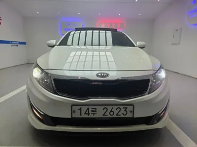 Kia K5 · 2012 год