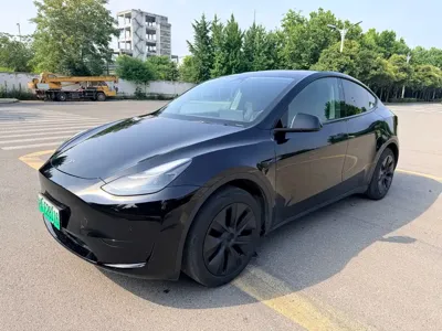 Tesla Model Y · 2023 год