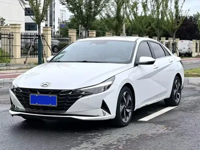 Hyundai Elantra · 2021 год