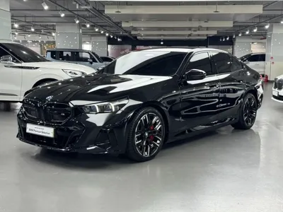 BMW i5 · 2025 год