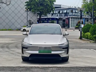 Tesla Model Y 2025, 22000 км, за 219800 CNY