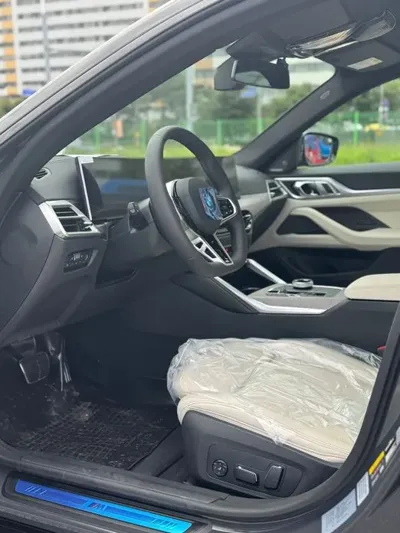 BMW i4 · 2025 год