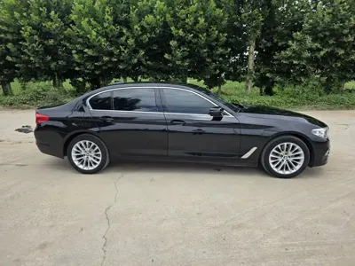 BMW 5 Series 2019, 180000 км, за 115000 CNY