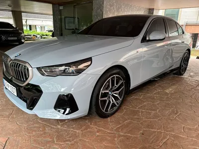 BMW 5-Series 2025, 1200 км, за 41680000 KRW