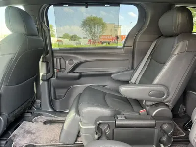 Toyota Sienna 2022, 80000 км, за 189800 CNY - фото 12
