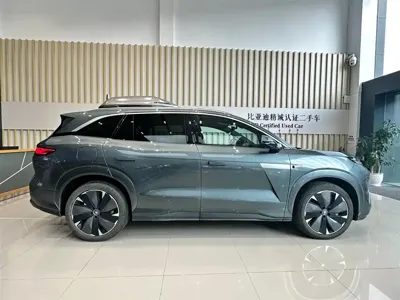 BYD 唐L 2025, 5000 км, за 183800 CNY