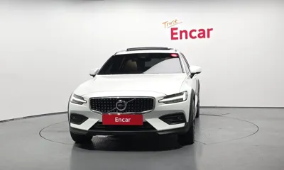 Volvo V60 2023, 23884 км, за 44800000 KRW