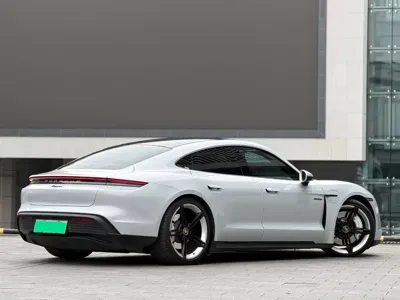 Porsche Taycan 2021, 59000 км, за 388800 CNY