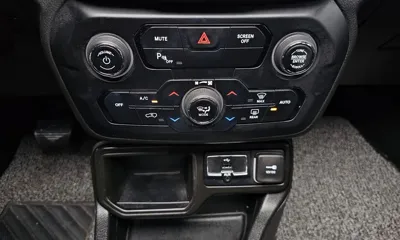 Jeep Renegade 2022, 23890 км, за 22800000 KRW - фото 20