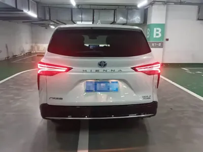 Toyota Sienna 2022, 51200 км, за 233800 CNY - фото 6