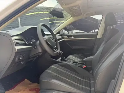 Volkswagen Lavida 2019, 71000 км, за 45800 CNY - фото 7