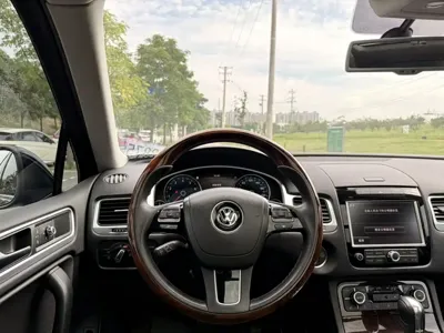 Volkswagen Touareg 2015, 91400 км, за 56300 CNY