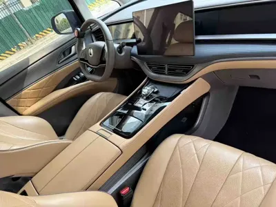 Denza Denza D9 2023, 30000 км, за 203800 CNY