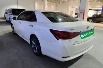 Toyota Crown 2015, 125800 км, за 102436.76 CNY
