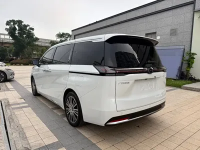 GAC Motor 传祺E8 PHEV 2025, 50000 км, за 139800 CNY - фото 15