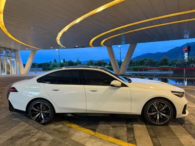 BMW 5-Series 2026, 100 км, за 47380000 KRW