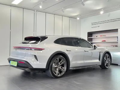 Porsche Taycan 2025, 8520 км, за 199000000 KRW