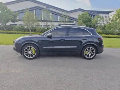 Porsche Cayenne Hybrid 2021, 48000 км, за 388000 CNY