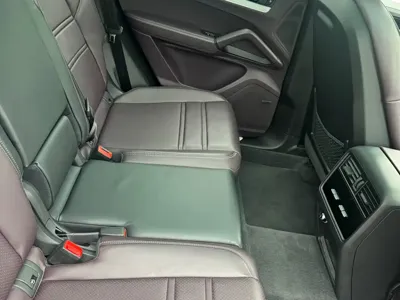 Porsche Cayenne 2023, 15000 км, за 608800 CNY - фото 8