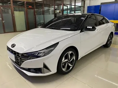 Hyundai Elantra · 2023 год