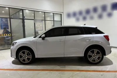 Audi Q2L 2022, 23700 км, за 138950.91 CNY