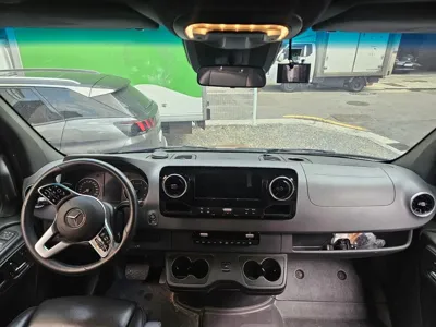 Mercedes-Benz Sprinter 2023, 40000 км, за 85000000 KRW