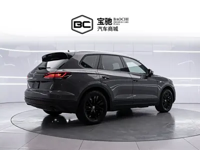 Volkswagen Touareg 2023, 40000 км, за 259800 CNY