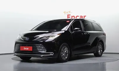 Toyota Sienna · 2023 год