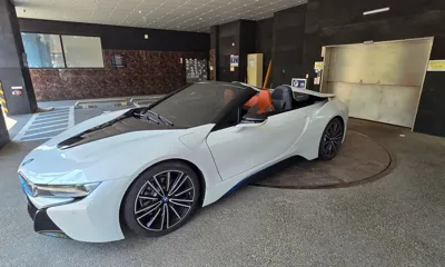 BMW i8 · 2019 год