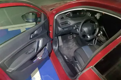 Peugeot 308 2018, 155900 км, за 25449.27 CNY - фото 17