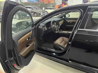 Volvo S90 2024, 33000 км, за 189000 CNY