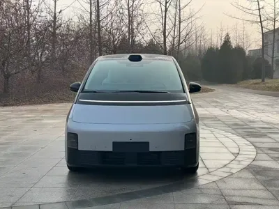 Li Auto Li MEGA 2025, 18000 км, за 410000 CNY