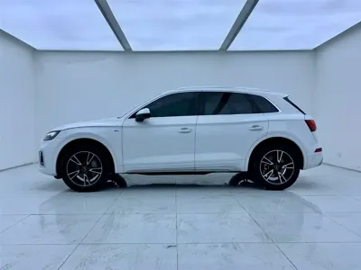 Audi Q5L 2022, 25600 км, за 186800 CNY