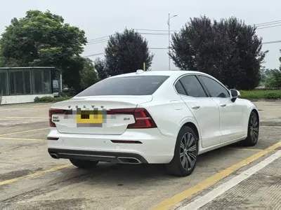 Volvo S60 2022, 80000 км, за 93000 CNY - фото 9