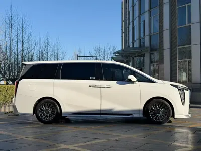 GAC Motor Trumpchi M8 2023, 80000 км, за 166000 CNY