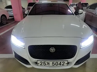 Jaguar XF · 2017 год