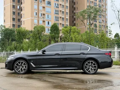 BMW 5 Series 2023, 23300 км, за 279800 CNY