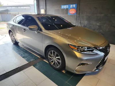 Lexus ES · 2017 год