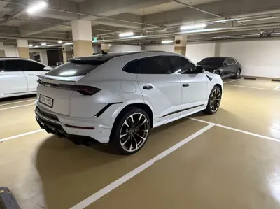 Lamborghini Urus 2023, 8395 км, за 345000000 KRW