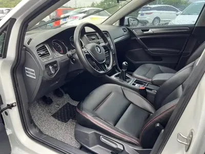 Volkswagen Golf 2016, 90000 км, за 33500 CNY