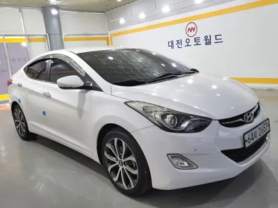Hyundai Avante · 2013 год