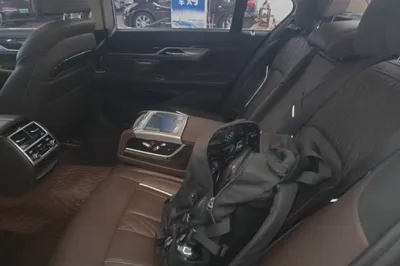 BMW 7 Series 2019, 121000 км, за 272882.11 CNY - фото 26