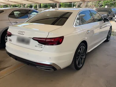 Audi A4L 2022, 40600 км, за 171621.53 CNY