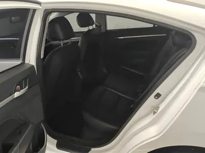 Hyundai Elantra 2017, 70300 км, за 35400 CNY - фото 11